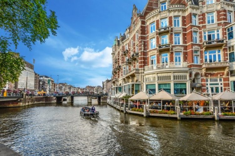 What is going on at Amsterdam's housing market?