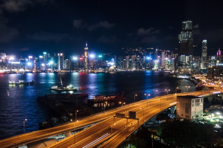 Все возможные факторы отразились на рынке Гонконга
