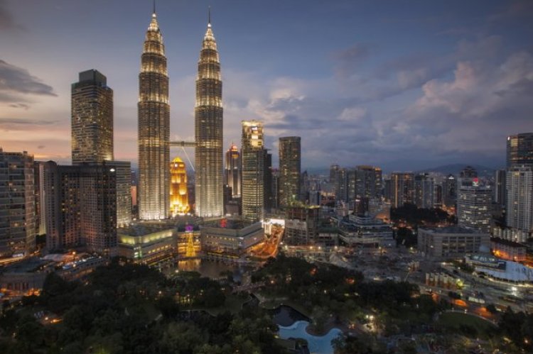 Иностранные инвесторы забирают деньги из акций Малайзии