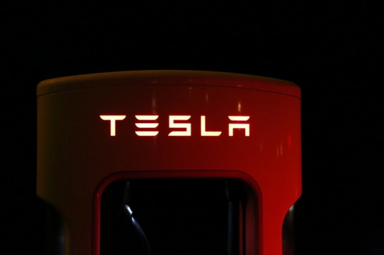 Акции и облигации Tesla падают