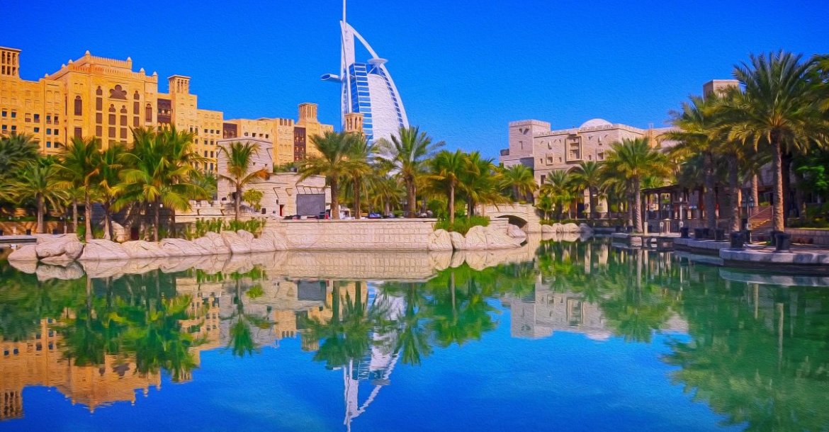 Luxury properties at Dubai's Palm Jumeirah Island | Photo georgeparisph / Pixabay